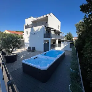 Kumenat Biograd Na Moru
